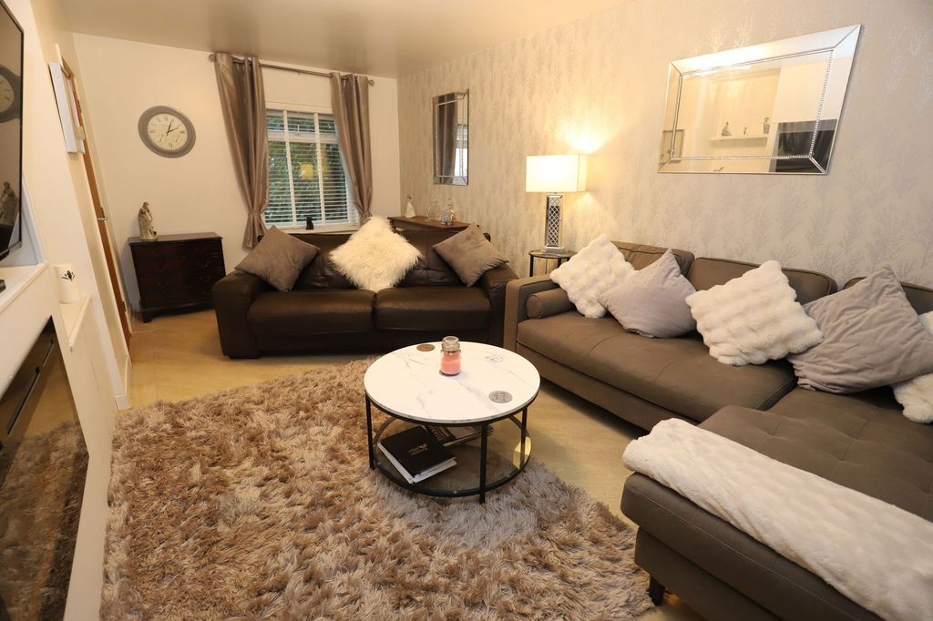 Property photo 3 of 39