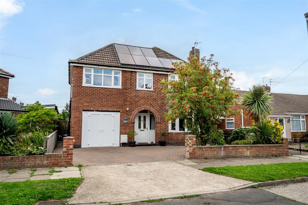 Property photo 1 of 18 External