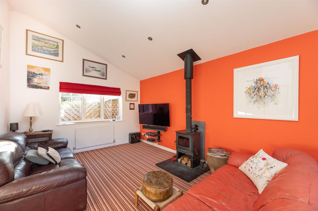 Property photo 2 of 39 Snug