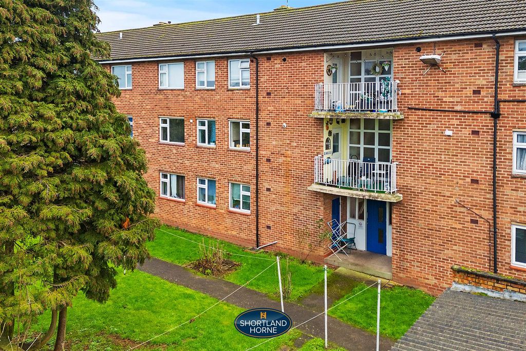 Property photo 1 of 19 87 Charminster Road (3 Of 18).Jpg