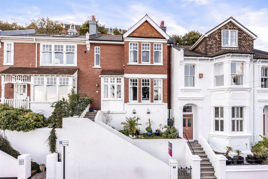 Property photo 1 of 18 Hampstead Road 5-022.Jpg