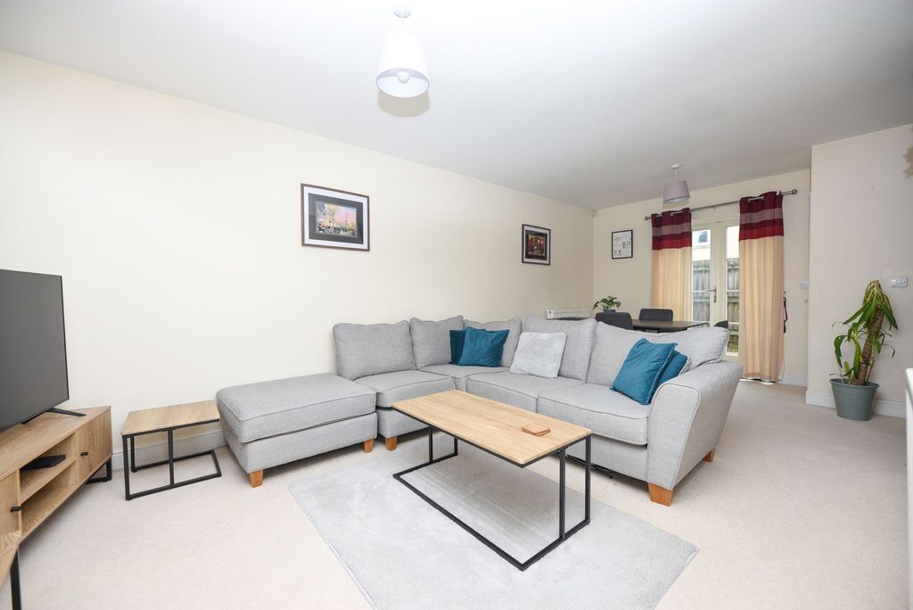 Property photo 3 of 8