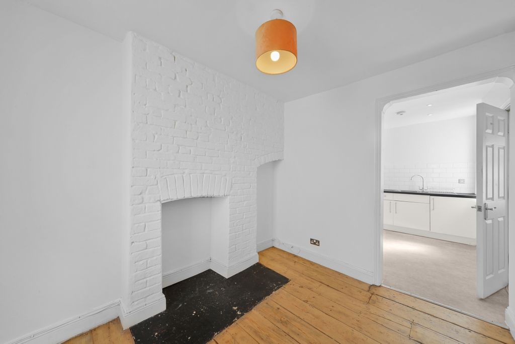 Property photo 2 of 7 Dsc_1388_High