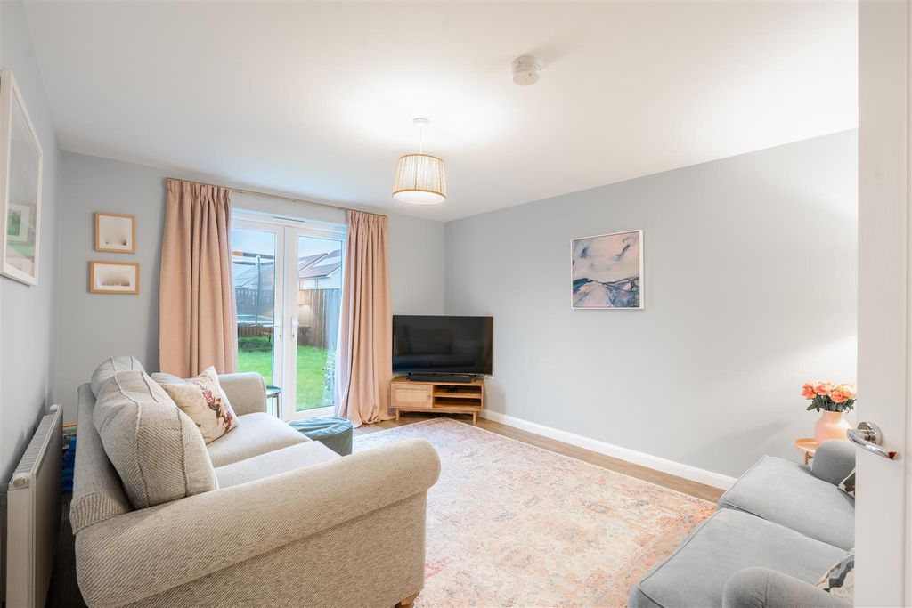 Property photo 2 of 16 Lounge.Jpg