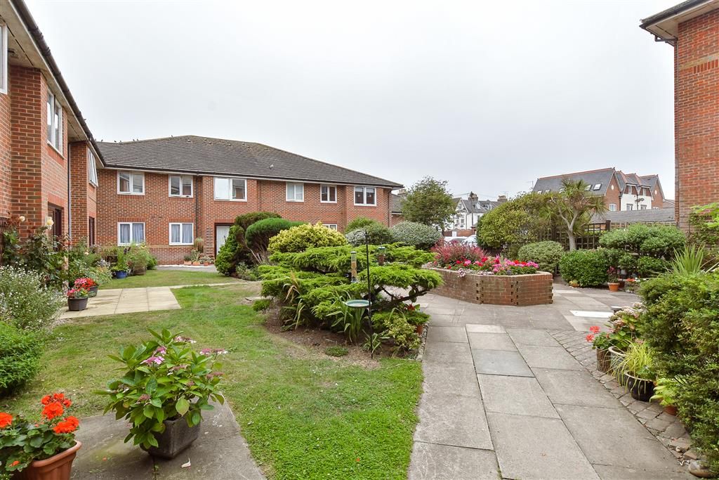 Property photo 2 of 12 Communal Gardens