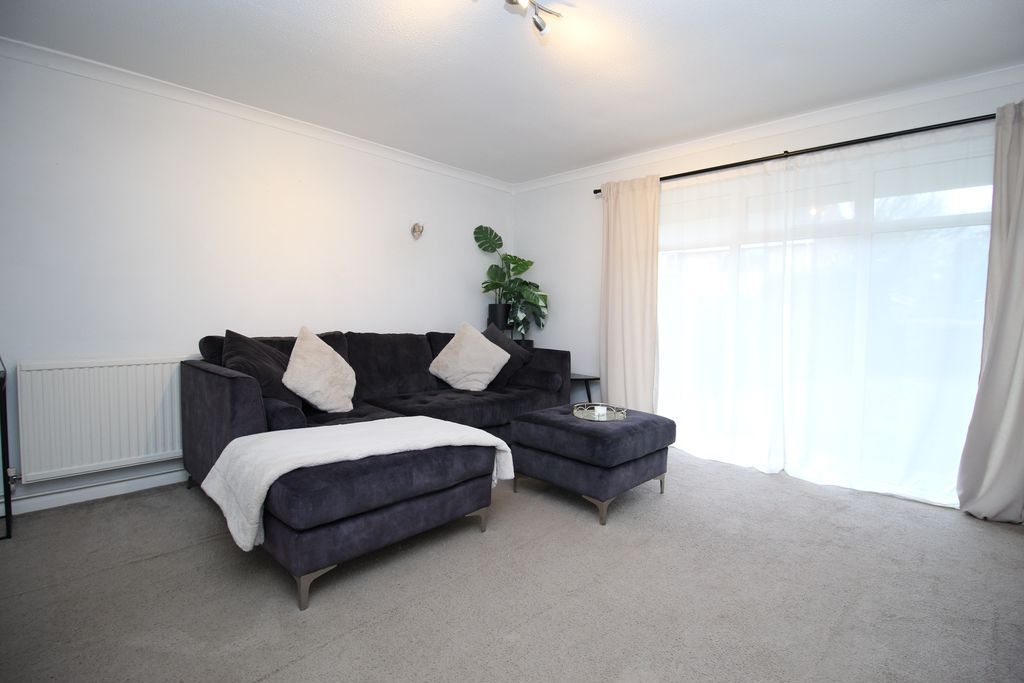 Property photo 3 of 17 Living Room