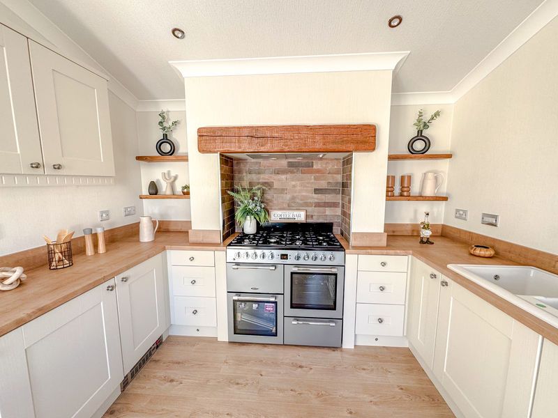 Property photo 3 of 10 Photo 6