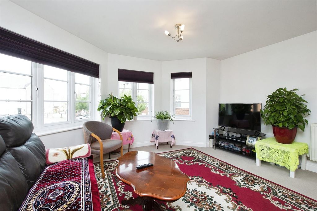 Property photo 2 of 12
