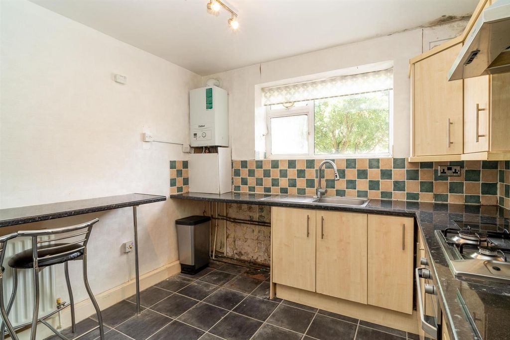 Property photo 3 of 9 Kitchen