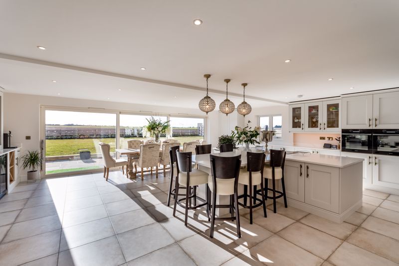 Property photo 2 of 24 Photo 4