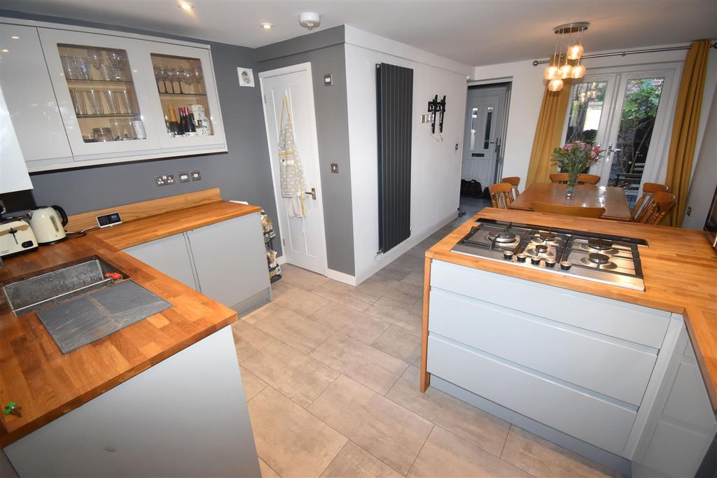 Property photo 2 of 16 Kitchen 3.Jpg