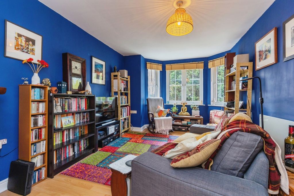 Property photo 3 of 18 Pbox-Img.Jpg