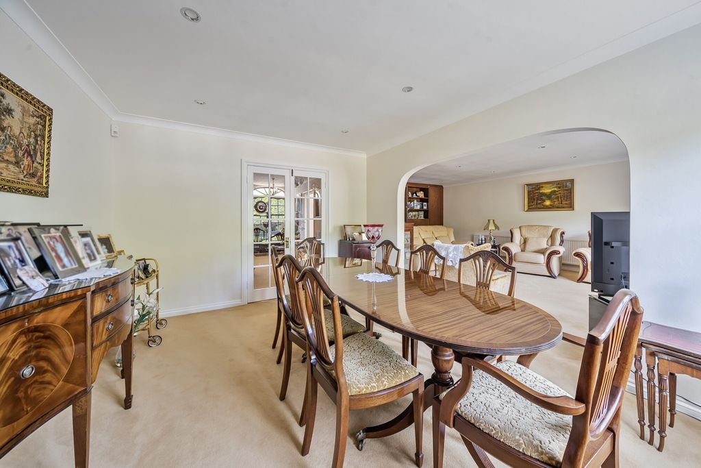 Property photo 3 of 23 1340574-11-689B6d...