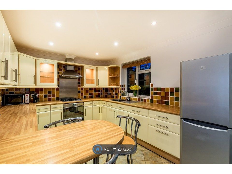 Property photo 2 of 12 Communal Kitchen