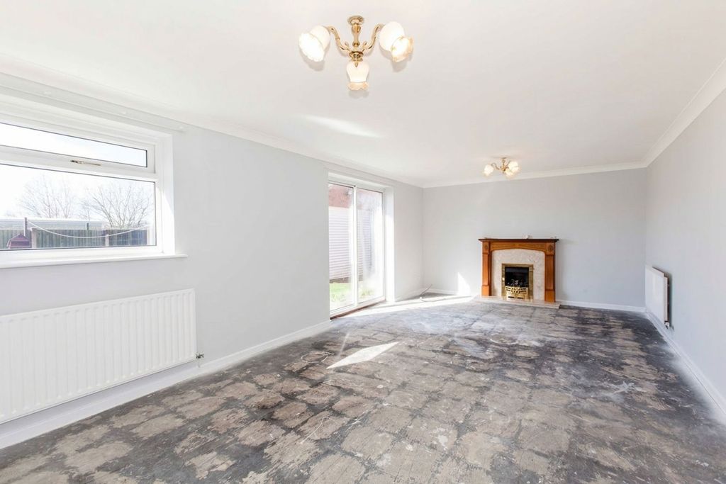 Property photo 2 of 21