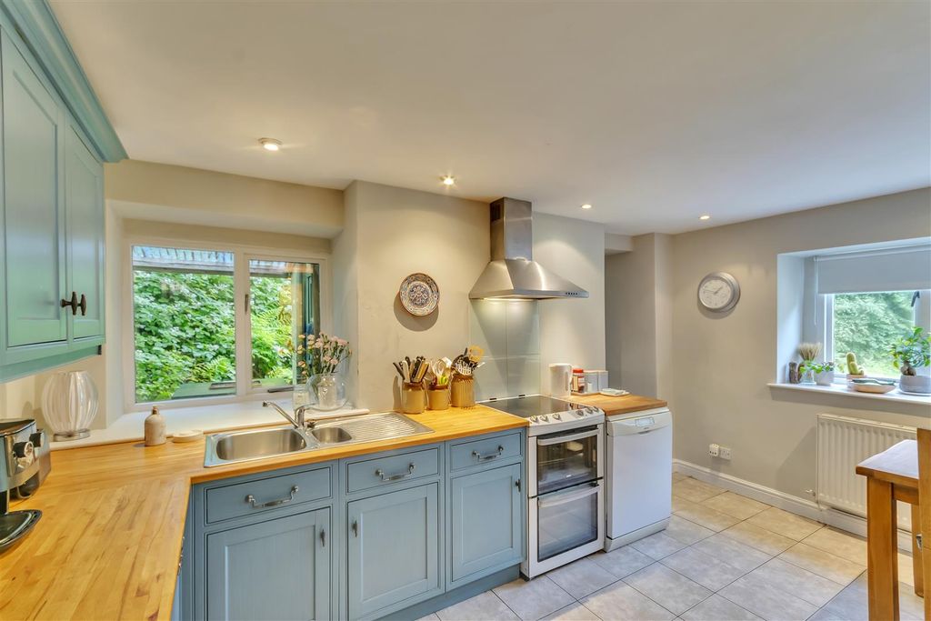 Property photo 3 of 18 Kitchen/Breakfast Room