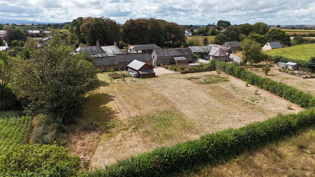 Property photo 3 of 39 Dji_20260819132431_0424_D.Jpg