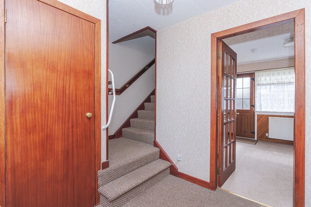 Property photo 2 of 27