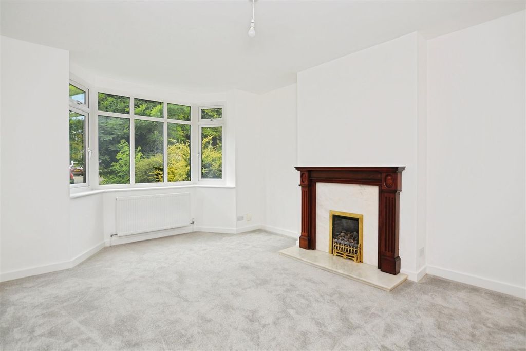 Property photo 2 of 20 Living Room
