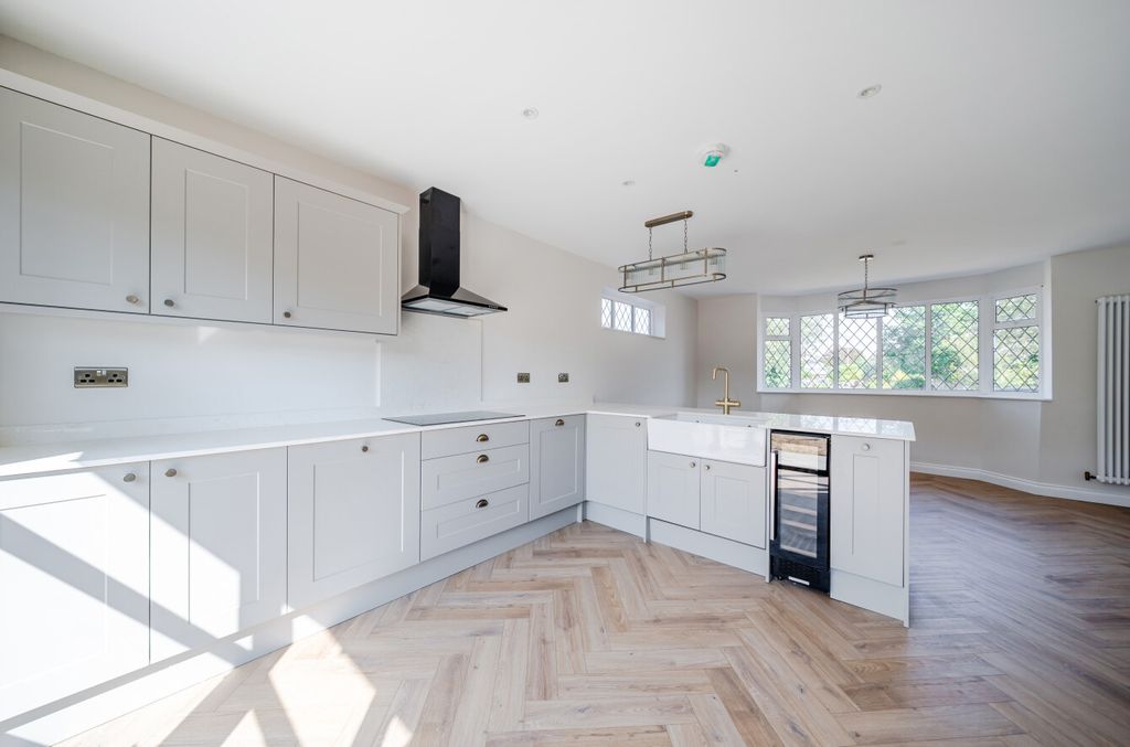 Property photo 3 of 16 1502131-12-6A7ee1...