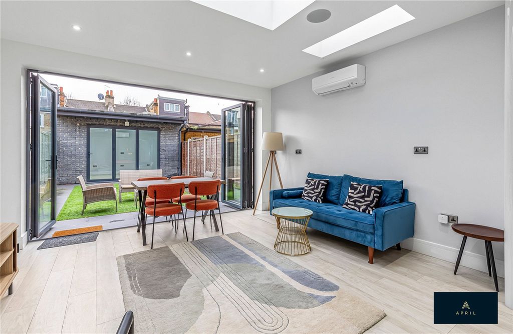 Property photo 1 of 37 Picture No. 23