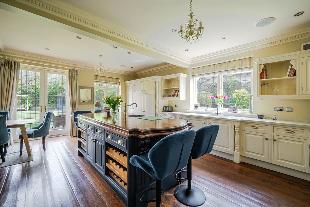 Property photo 3 of 20 Kitchen