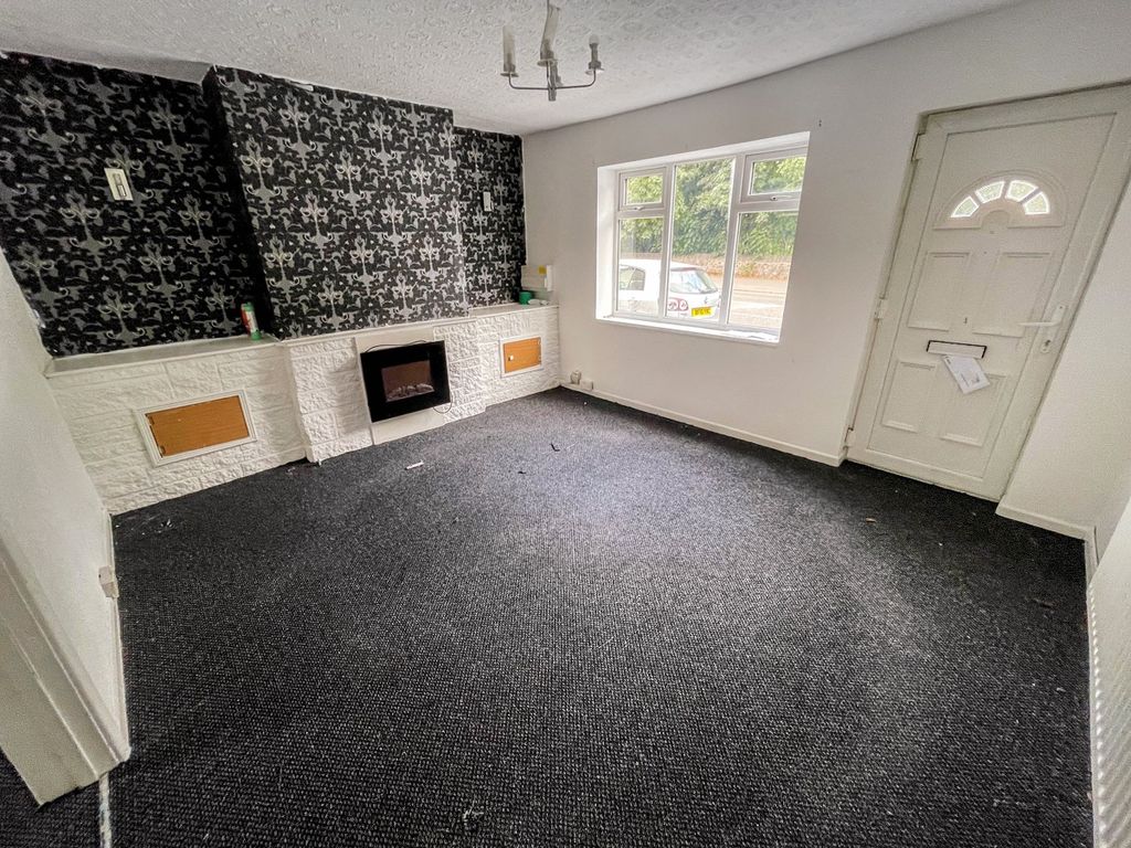 Property photo 1 of 8 Living Room