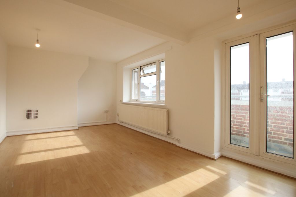 Property photo 2 of 7 1