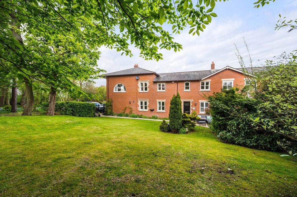 Property photo 2 of 39