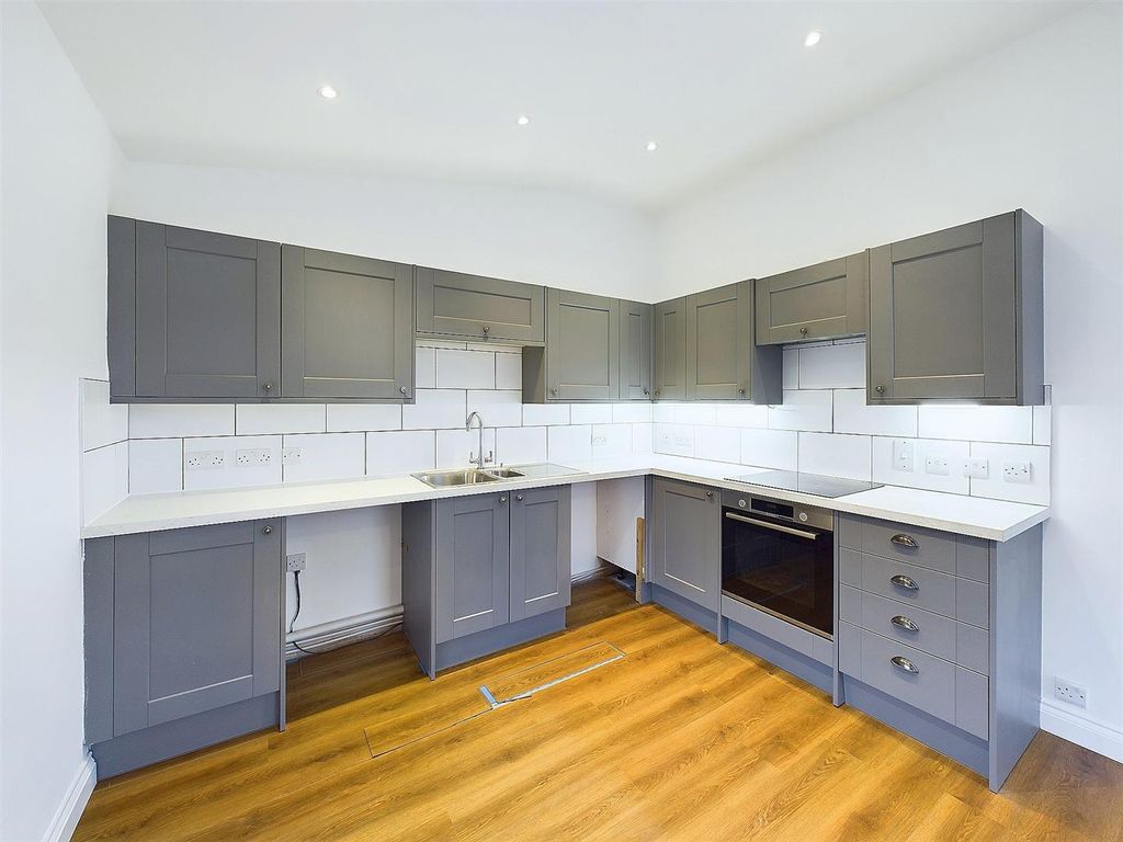 Property photo 3 of 16 Kitchen