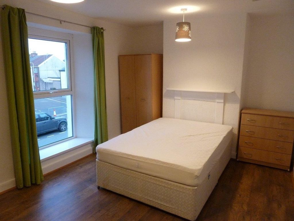 Property photo 2 of 10 Upstairs Room 3