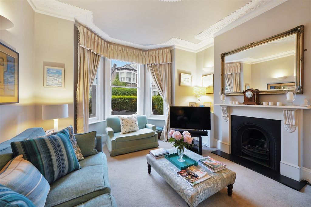 Property photo 3 of 20 Oakhill Road