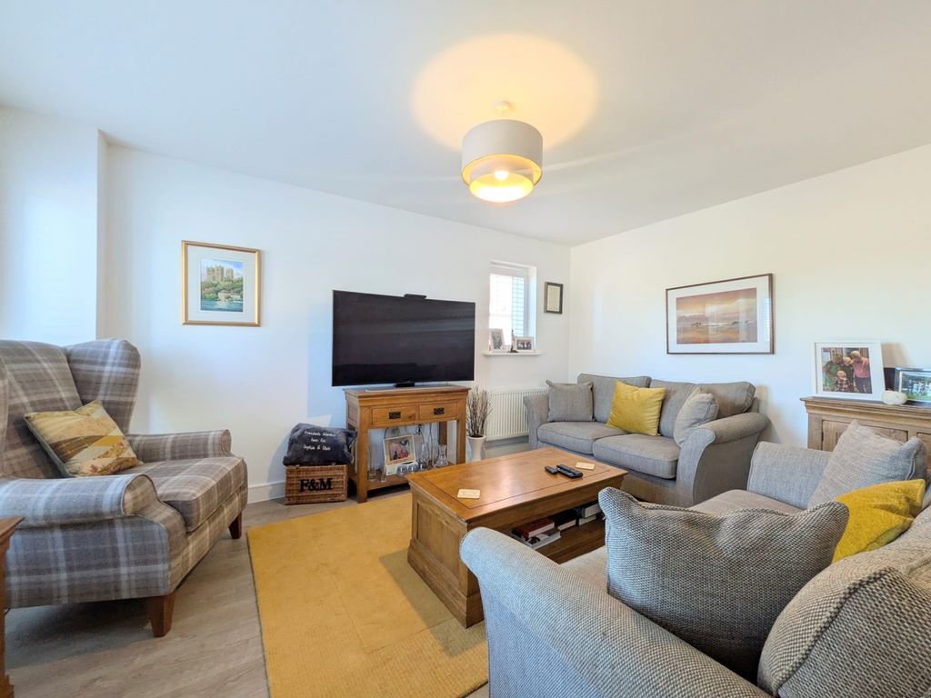Property photo 3 of 15 1c746285-3c00-4Bb8-991c-c6d386622733
