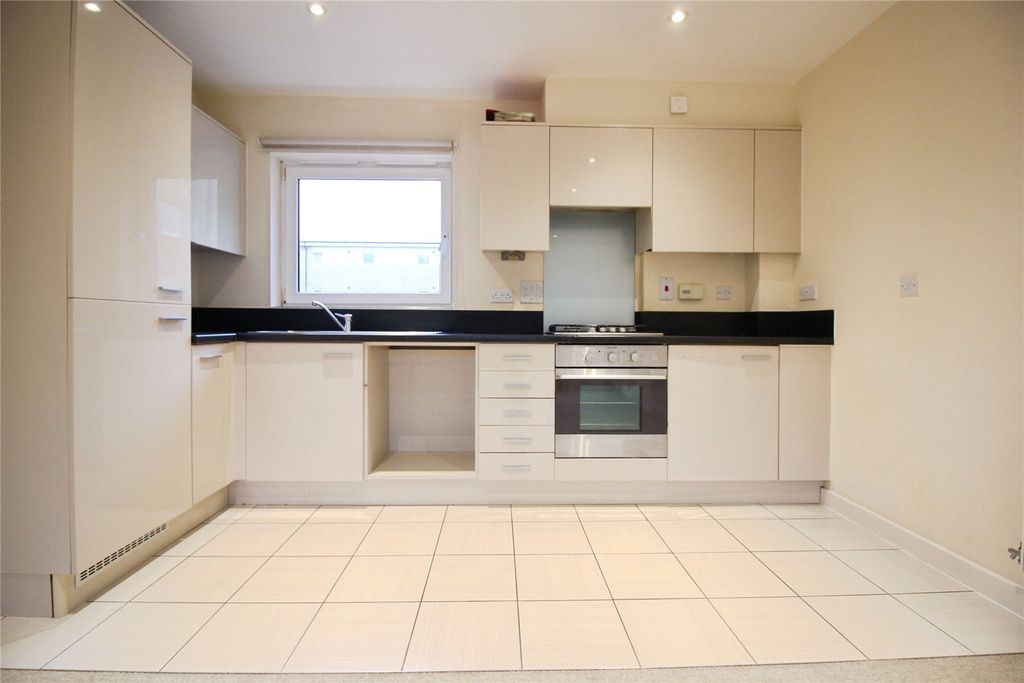 Additional image 8 of 2 bed flat for saleHavergate Way, Reading RG2