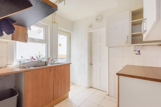 Property photo 2 of 10 Kitchen