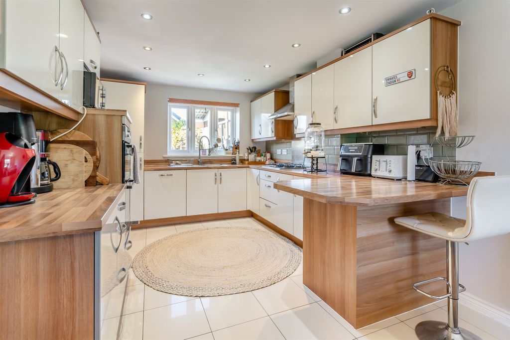 Property photo 2 of 29