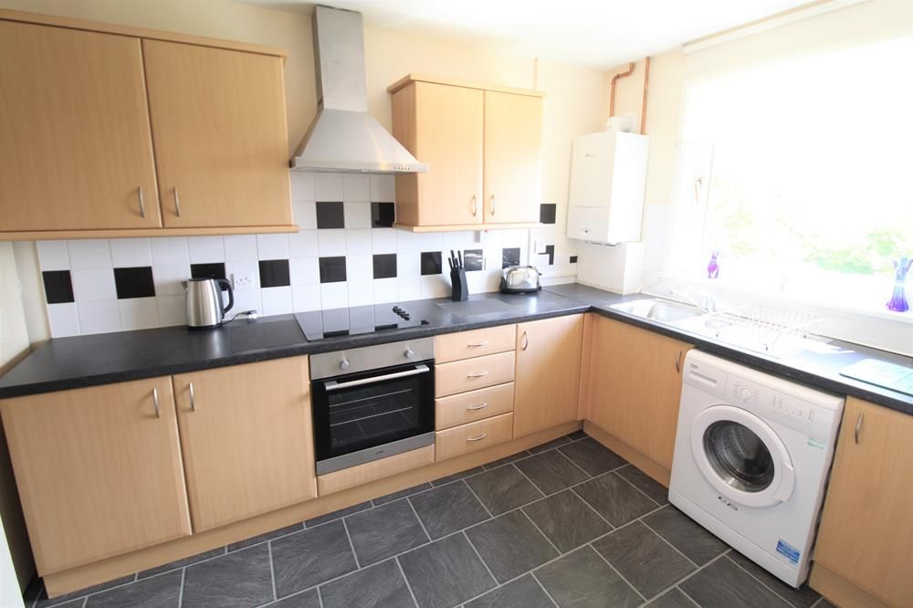 Property photo 2 of 6 Kitchen