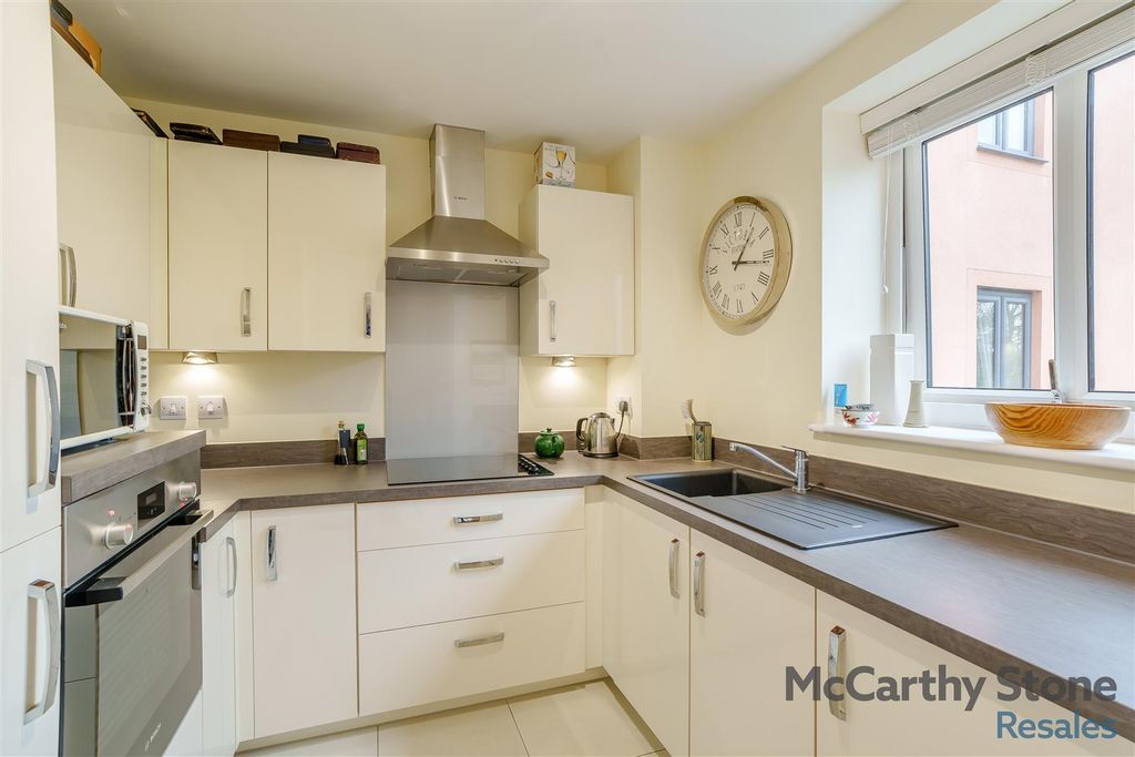 Property photo 2 of 34 8644400-Interior05.Jpg