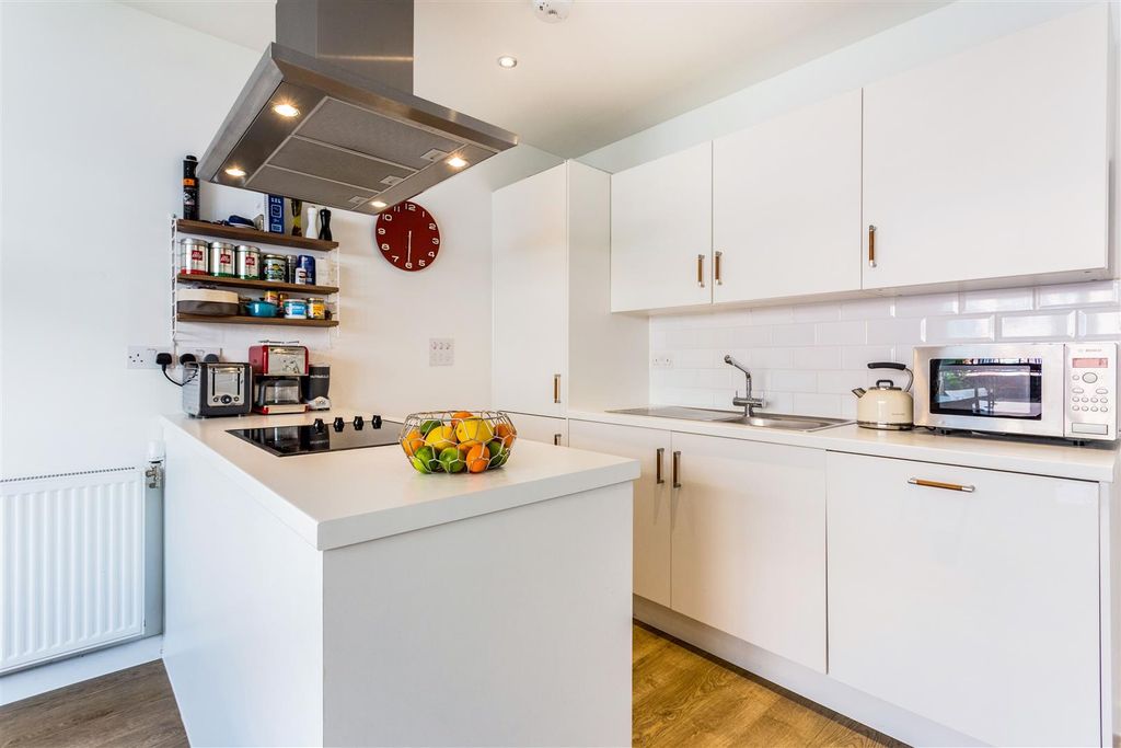 Property photo 3 of 17 Kitchen