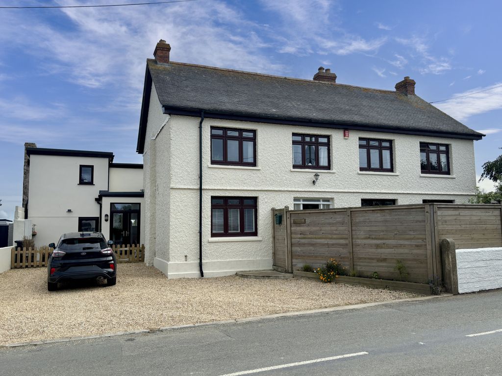 Property photo 1 of 20 4 Bedroom Detached House For Sale