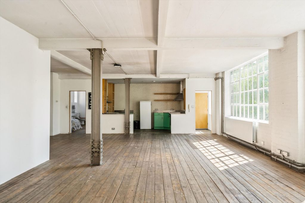 Property photo 1 of 16 Image