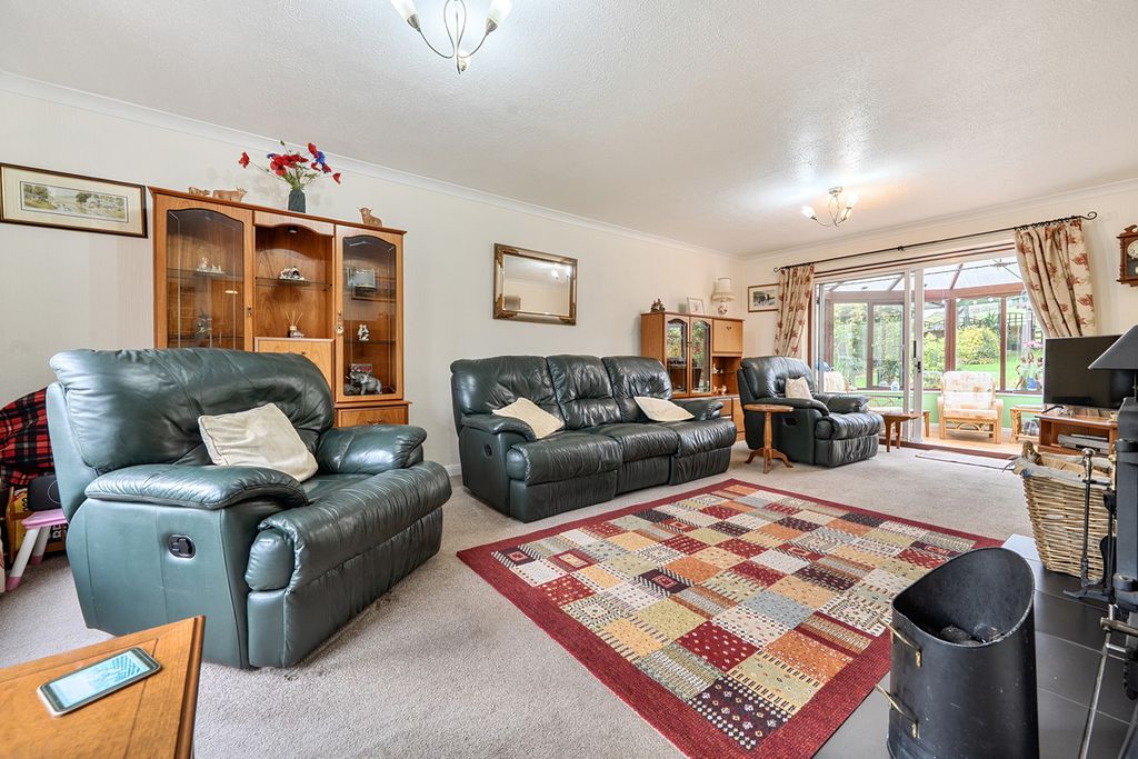Property photo 2 of 20