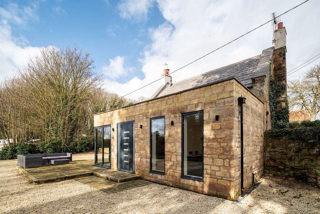 Property photo 3 of 22