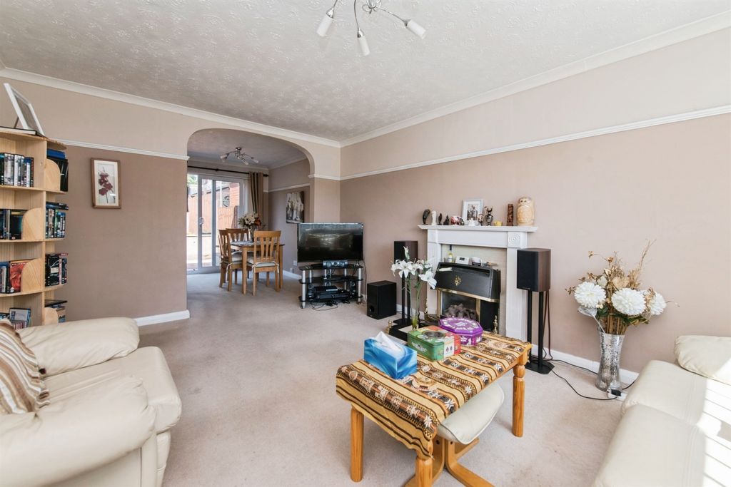 Property photo 2 of 14