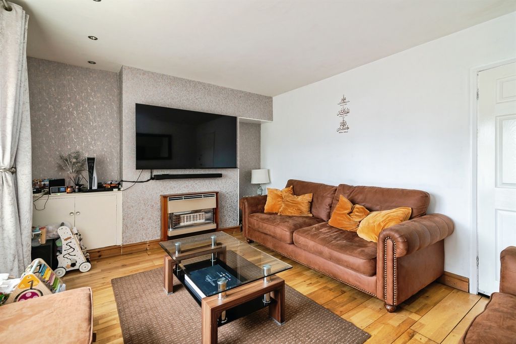 Property photo 2 of 18