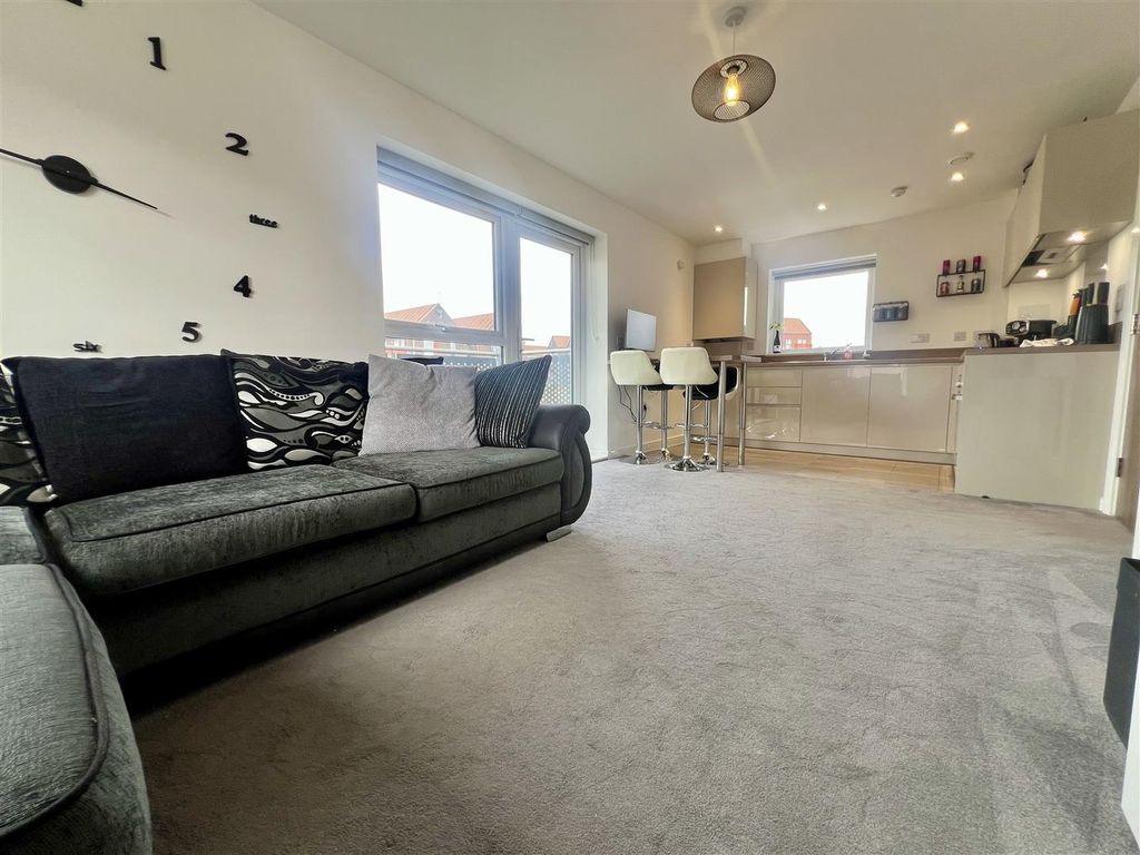Property photo 2 of 14