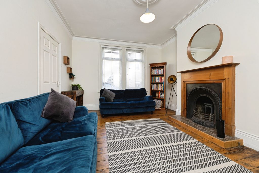 Property photo 2 of 14 Living Room