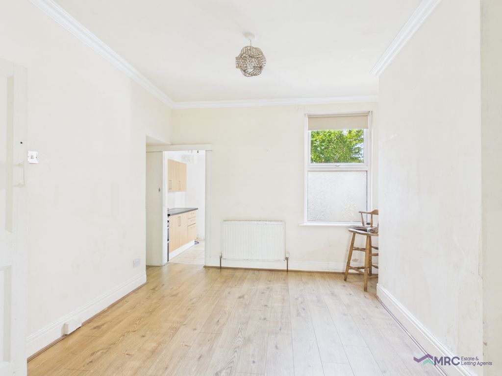 Property photo 3 of 11 Gallery