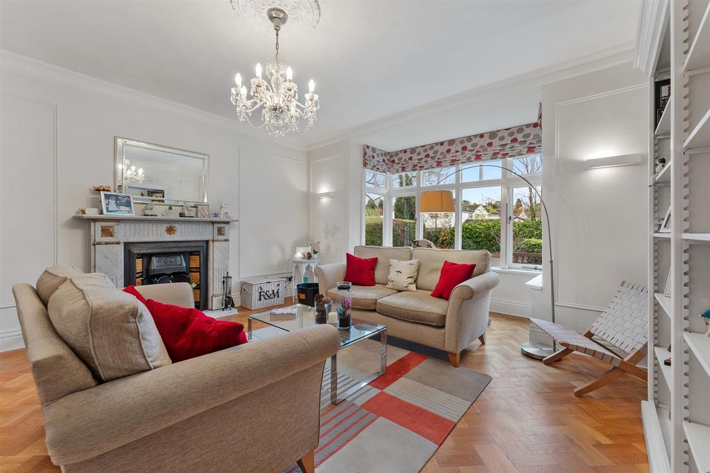 Property photo 2 of 47 Lounge