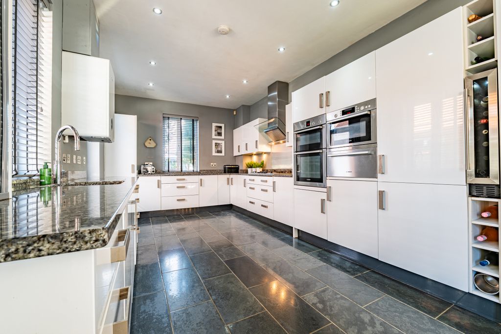 Property photo 3 of 29 Photo 3